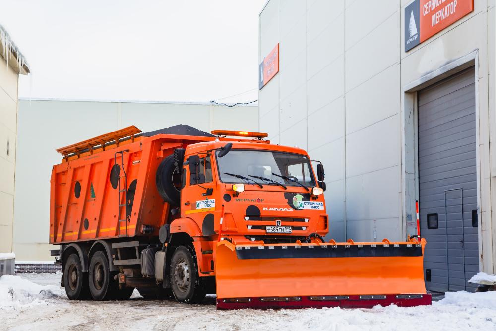 С пробегом КДМ на базе КАМАЗ 6х4 в зимней комплектации