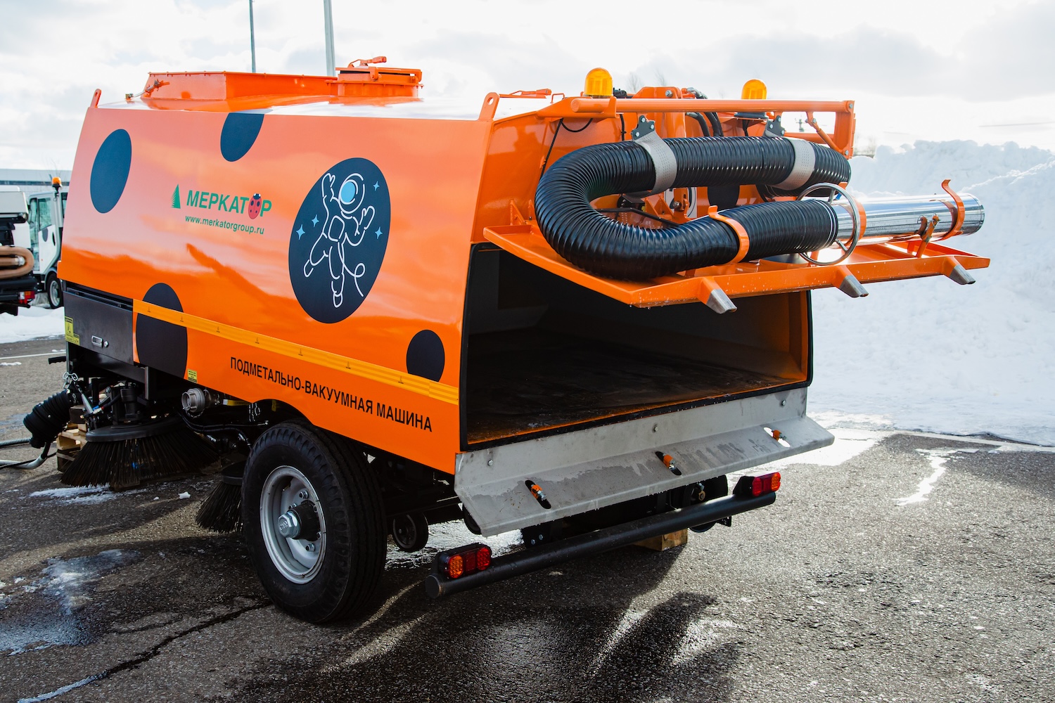 Прицепная подметально-вакуумная машина Тра-Вак 500
