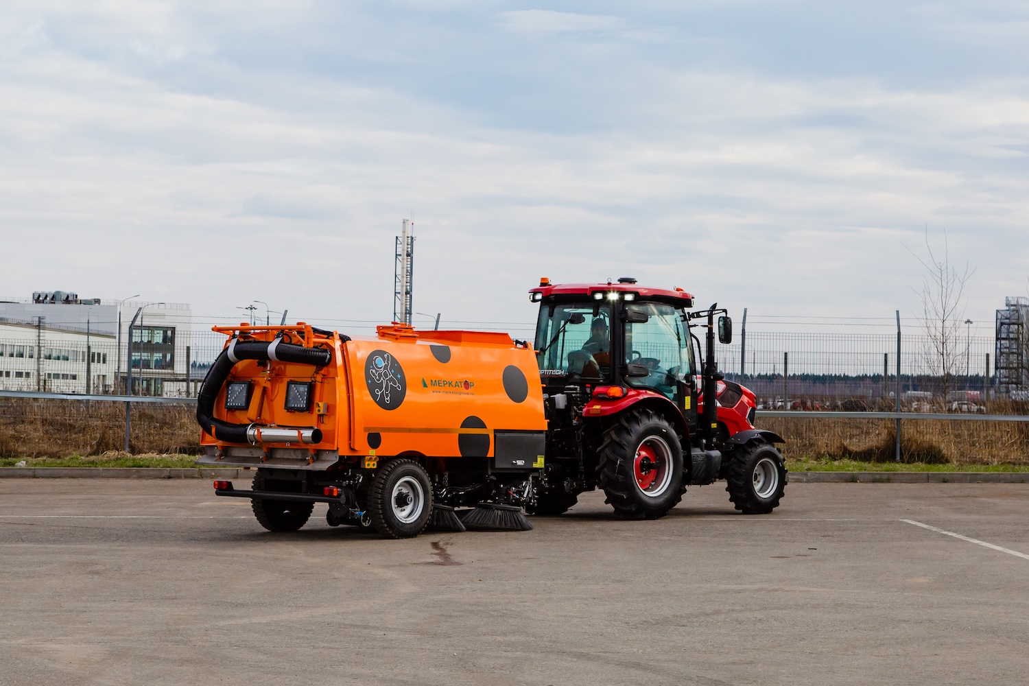 Прицепная подметально-вакуумная машина Тра-Вак 500