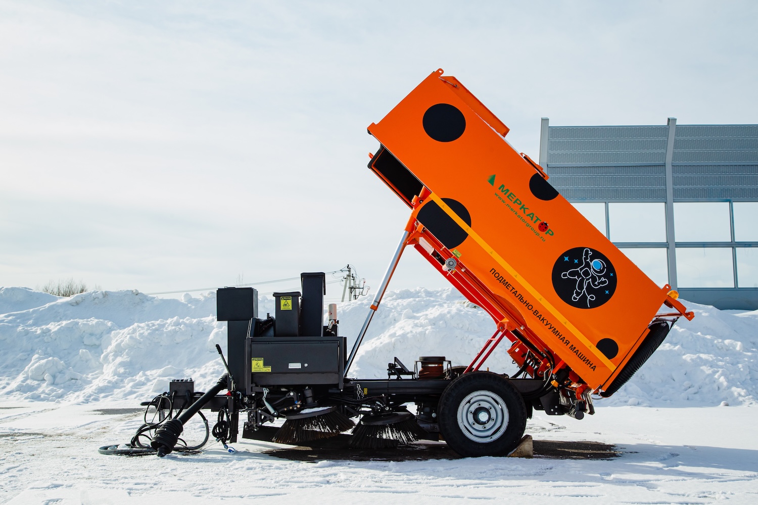 Прицепная подметально-вакуумная машина Тра-Вак 500