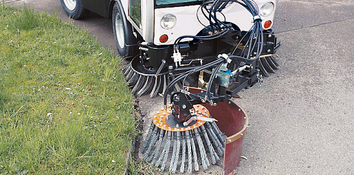 Мини-трактор для уборки территории